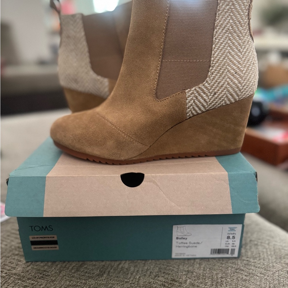 TOMS Women's Tan Suede Wedge Boots